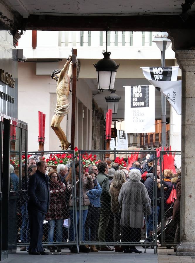 Por indicaciones del Museo Nacional de Escultura, las Siete Palabras no estuvieron representadas por los siete pasos, de forma que únicamente el Cristo de las Mercedes junto a los dos ladrones presidieron el acto