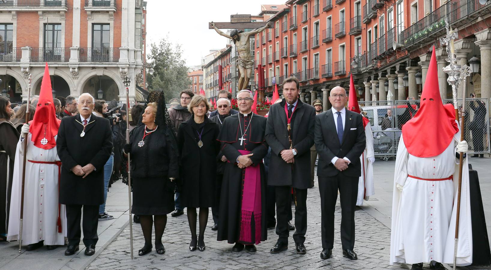 Por indicaciones del Museo Nacional de Escultura, las Siete Palabras no estuvieron representadas por los siete pasos, de forma que únicamente el Cristo de las Mercedes junto a los dos ladrones presidieron el acto