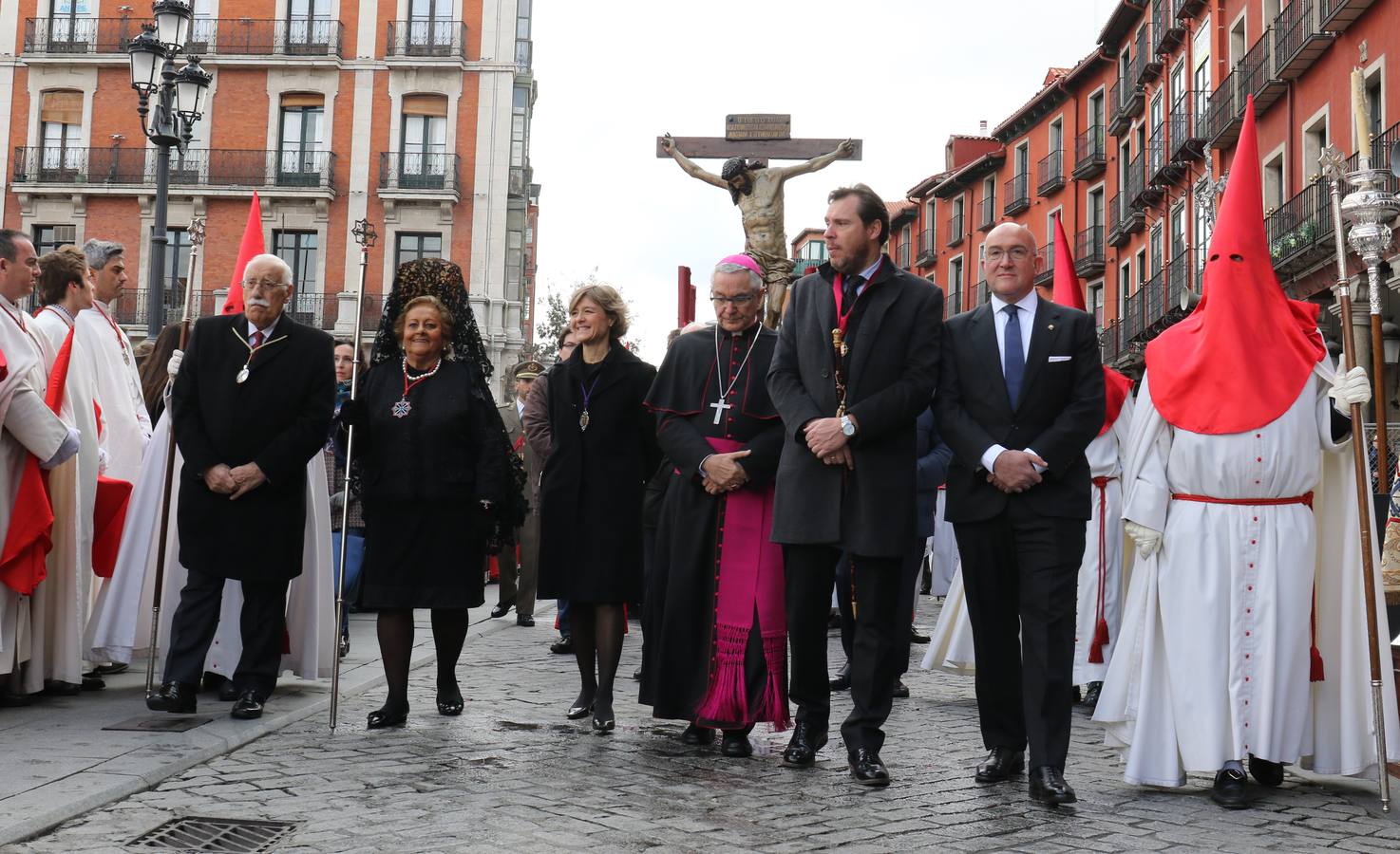 Por indicaciones del Museo Nacional de Escultura, las Siete Palabras no estuvieron representadas por los siete pasos, de forma que únicamente el Cristo de las Mercedes junto a los dos ladrones presidieron el acto