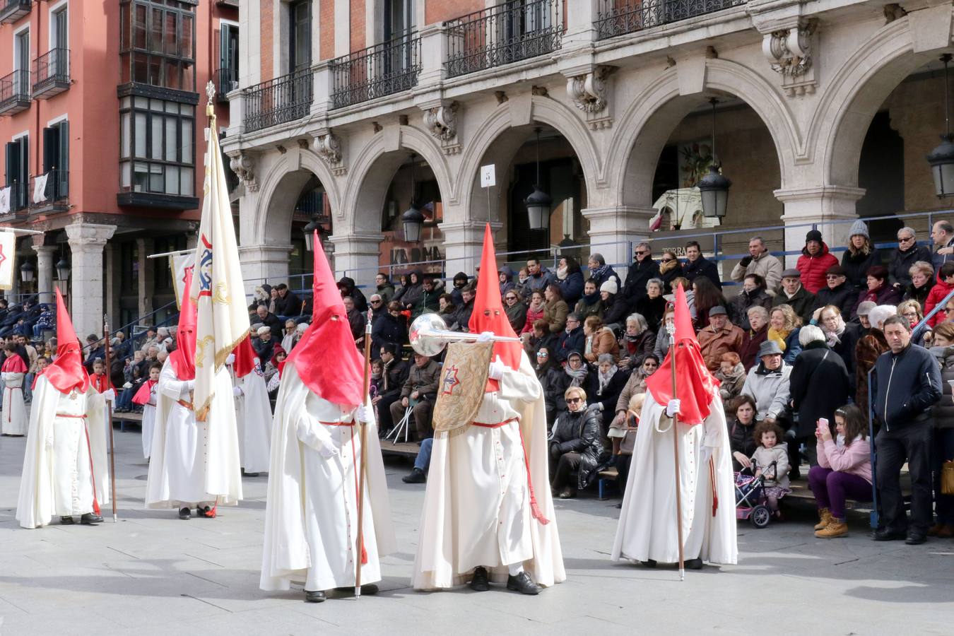 Por indicaciones del Museo Nacional de Escultura, las Siete Palabras no estuvieron representadas por los siete pasos, de forma que únicamente el Cristo de las Mercedes junto a los dos ladrones presidieron el acto