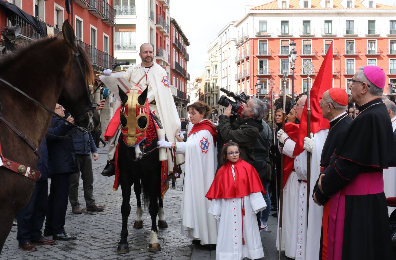 Por indicaciones del Museo Nacional de Escultura, las Siete Palabras no estuvieron representadas por los siete pasos, de forma que únicamente el Cristo de las Mercedes junto a los dos ladrones presidieron el acto