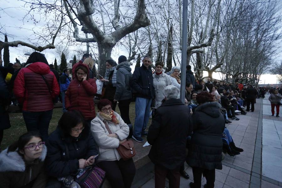 Fotos: Amor y Paz se queda en el Arrabal por la lluvia