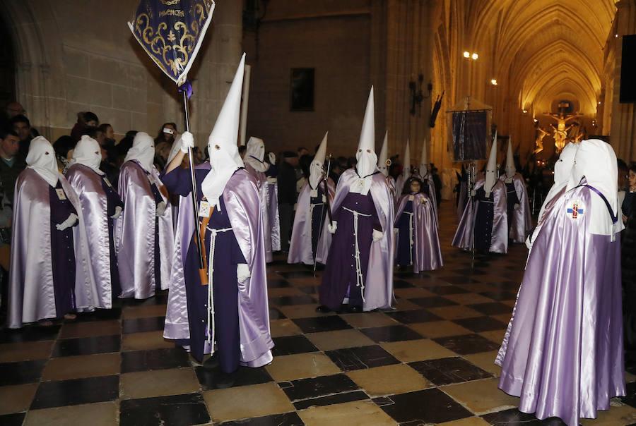 Fotos: Descendimiento y procesión del Santo Entierro en la catedral de Palencia