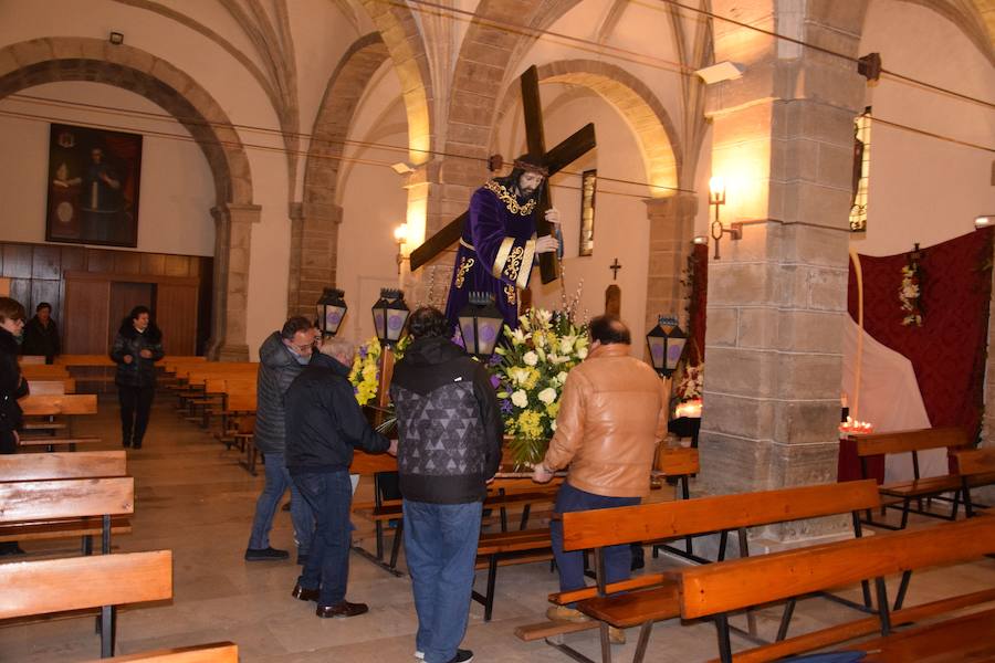 Fotos: La nieve impide la procesión general de Guardo, que sí celebra el Via Crucis