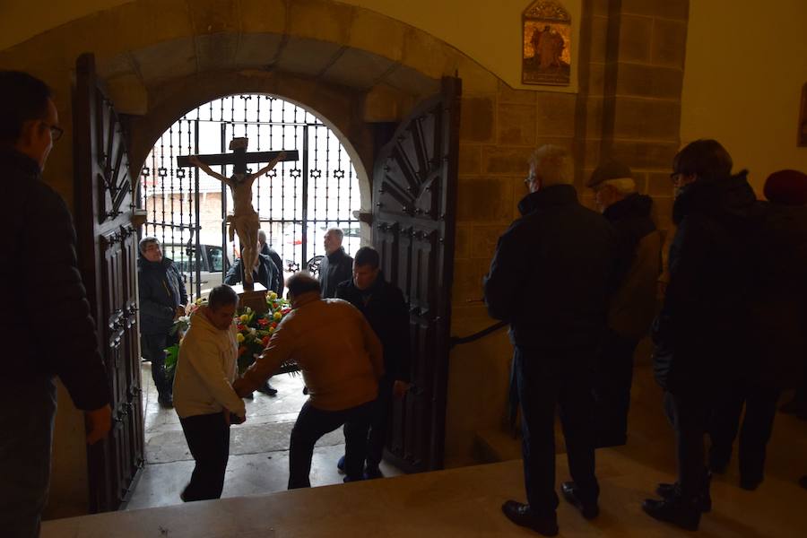 Fotos: La nieve impide la procesión general de Guardo, que sí celebra el Via Crucis