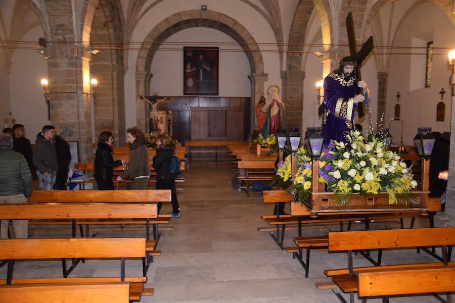 Fotos: La nieve impide la procesión general de Guardo, que sí celebra el Via Crucis