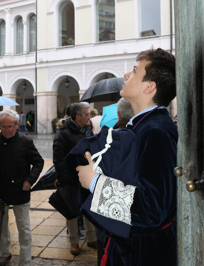 La Iglesia de la Vera Cruz, la iglesia de Nuestro Padre Jesús el Nazareno y la iglesia de las Angustias fueron algunas de las iglesias que abrieron sus puertas para poder ver las imágenes ya que por la lluvia no pudieron hacer su recorrido por las calles vallisoletanas. 