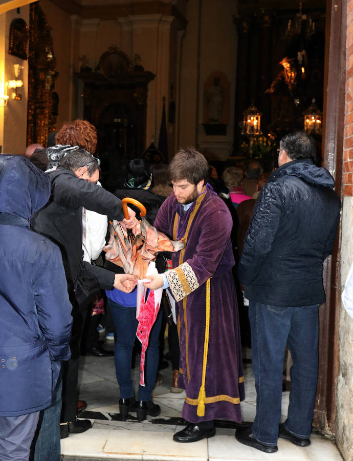 La Iglesia de la Vera Cruz, la iglesia de Nuestro Padre Jesús el Nazareno y la iglesia de las Angustias fueron algunas de las iglesias que abrieron sus puertas para poder ver las imágenes ya que por la lluvia no pudieron hacer su recorrido por las calles vallisoletanas. 
