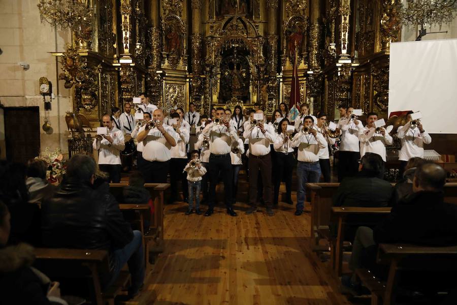 La lluvia, que empezó a caer a media tarde, hizo imposible que la Procesión Penitencial General del Viernes Santo se celebrase ayer en Peñafiel. 