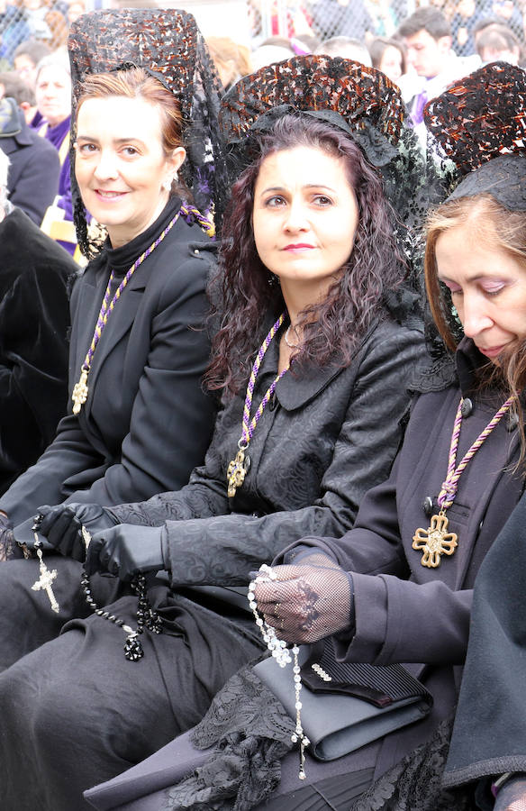 Con la homolía que ha oficiado el arzobispo de Valladolid, Ricardo Blázquez en la catedral y la procesión del Encuantro se pone punto y final a la Pasión vallisoletana, que este año se ha visto marcada por la suspensión de la Procesión General del Viernes Santo. 