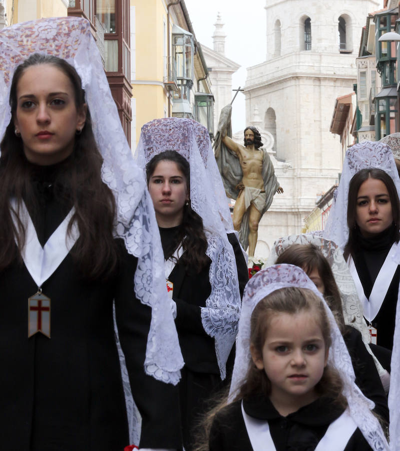 Con la homolía que ha oficiado el arzobispo de Valladolid, Ricardo Blázquez en la catedral y la procesión del Encuantro se pone punto y final a la Pasión vallisoletana, que este año se ha visto marcada por la suspensión de la Procesión General del Viernes Santo. 