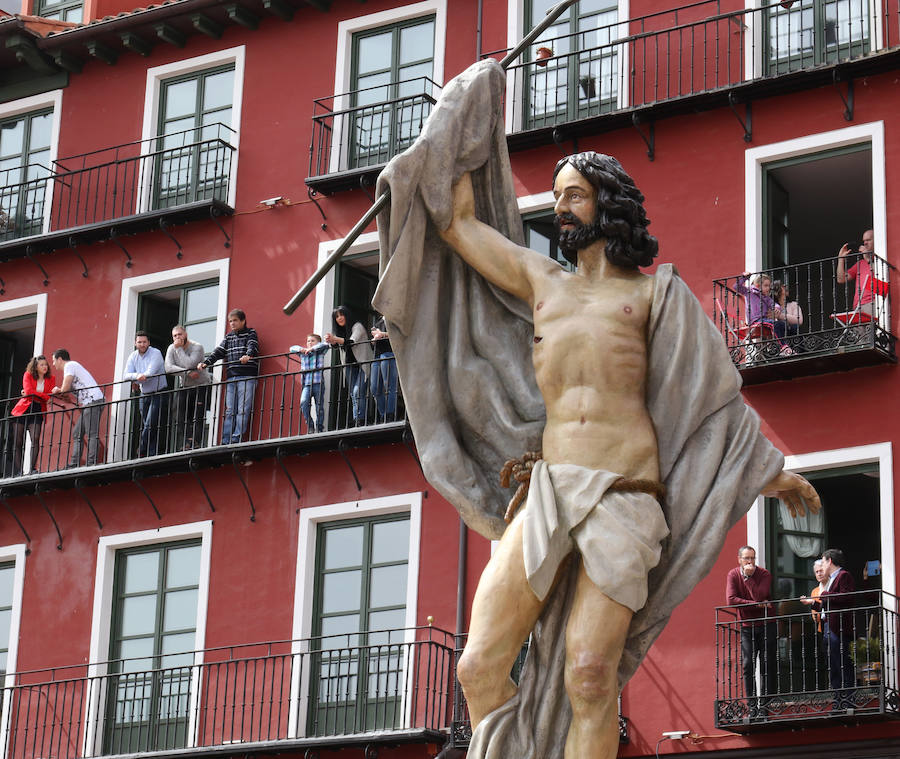 Con la homolía que ha oficiado el arzobispo de Valladolid, Ricardo Blázquez en la catedral y la procesión del Encuantro se pone punto y final a la Pasión vallisoletana, que este año se ha visto marcada por la suspensión de la Procesión General del Viernes Santo. 