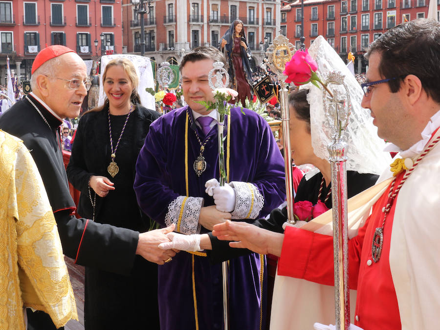 Con la homolía que ha oficiado el arzobispo de Valladolid, Ricardo Blázquez en la catedral y la procesión del Encuantro se pone punto y final a la Pasión vallisoletana, que este año se ha visto marcada por la suspensión de la Procesión General del Viernes Santo. 