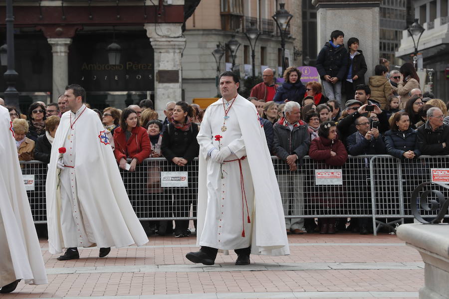 Fotos: Si has estado en la procesión del Encuentro del Domingo Resurrección, búsquese entre el público