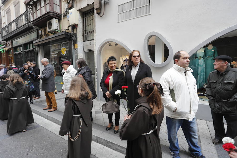 Fotos: Si has estado en la procesión del Encuentro del Domingo Resurrección, búsquese entre el público