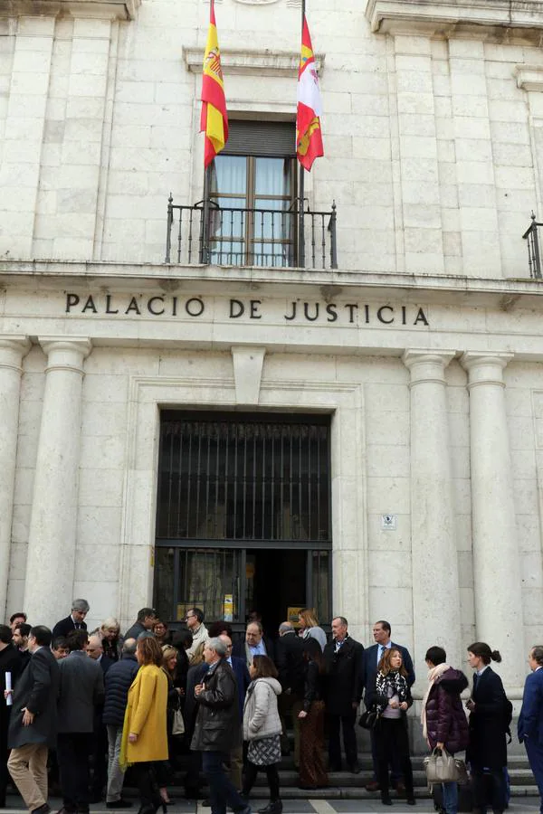 Fotos: Concentración de jueces y fiscales a las puertas de la Audiencia Provincial de Valladolid