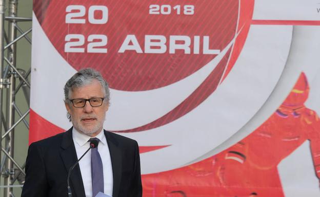 El periodista Javier Ares fue el encargado de conducir la presentación de la XXXIII Vuelta a Castilla y León.