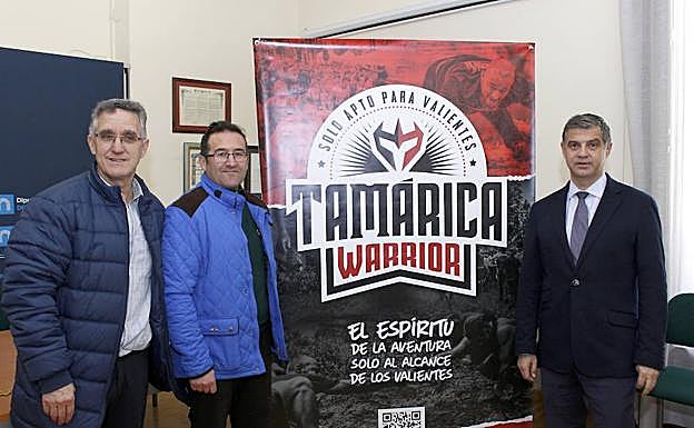 Gonzalo Pérez, Eduardo Ibáñez y Enrique Hermoso, durante la presentación de la competición velillense.