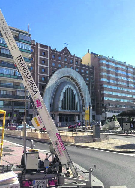 Mudanza de Transmuinsa en la Plaza España de Valladolid. 