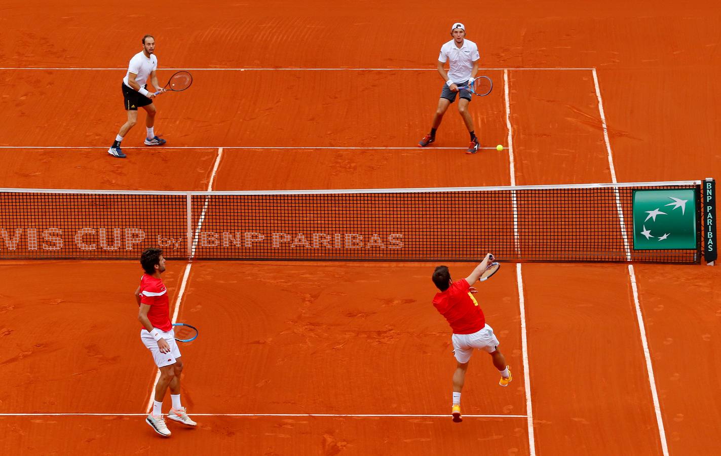 El punto de dobles lo han disputado Feliciano López y Marc López, por parte de España y Jan-Lennard Struff y Tim Puetz, por Alemania. 