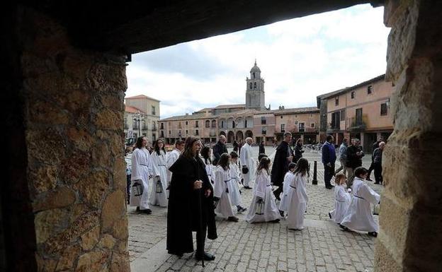 Medinaceli suma a su Semana Santa un vía crucis protagonizado por niños
