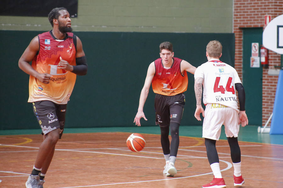 Adiós por todo lo alto a la racha de dos derrotas consecutivas del Aquimisa Carbajosa fuera de casa regresando a su pista para medirse al segundo clasificado, el Gijón Basket, y logrando una victoria de prestigio con apenas siete jugadores en su plantel por 85-68