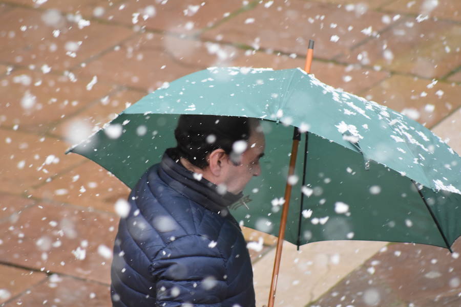 Fotos: La nieve vuelve a Aguilar