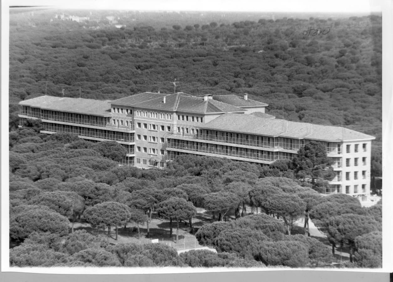 Inaugurado en 1954, entre las localidades de Viana de Cega y Boecillo, acogió a los enfermos del antiguo pabellón de la Magdalena | En los años 80, se convirtió en un centro de Educación Especial dependiente de la Diputación Provincial