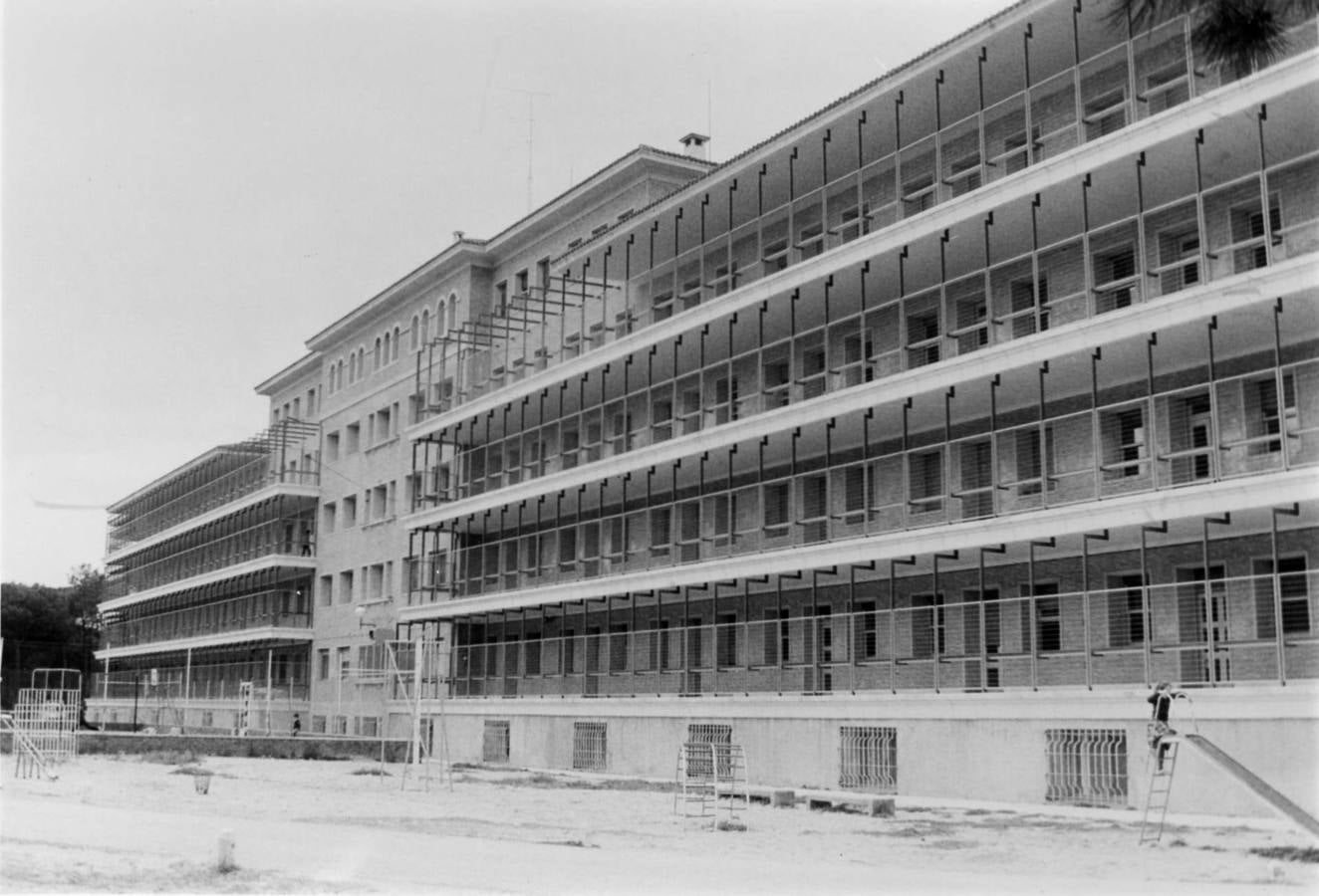 Inaugurado en 1954, entre las localidades de Viana de Cega y Boecillo, acogió a los enfermos del antiguo pabellón de la Magdalena | En los años 80, se convirtió en un centro de Educación Especial dependiente de la Diputación Provincial