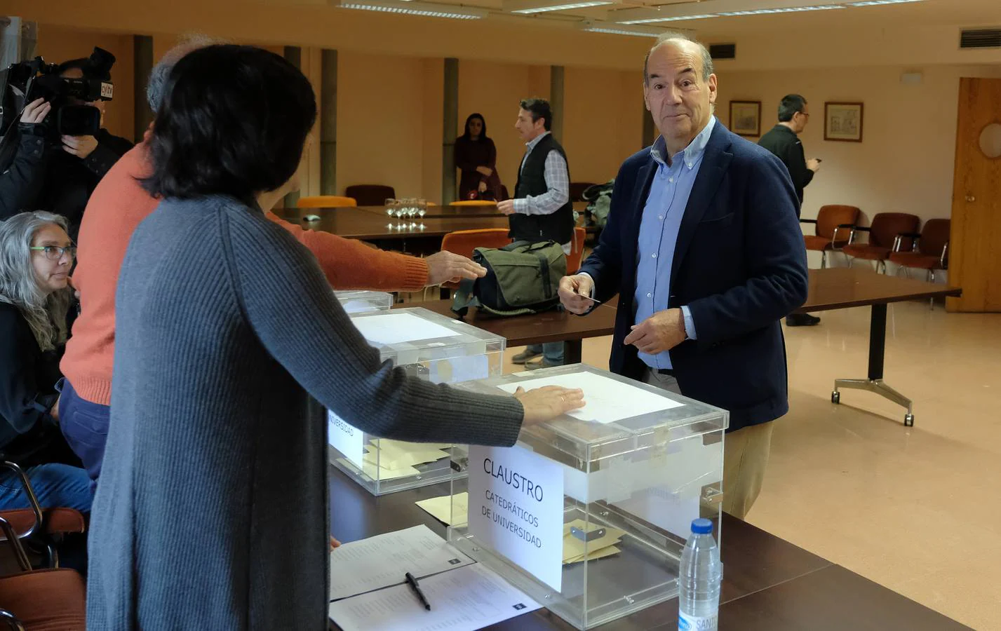 La primera vuelta de las elecciones dejará algunas pistas relevantes sobre el futuro inmediato | Agustín García Matilla y Daniel Miguel repiten (en el segundo caso, para renovar en el cargo) y aparecen como aspirantes nuevos Ángel Marina y Antonio Largo