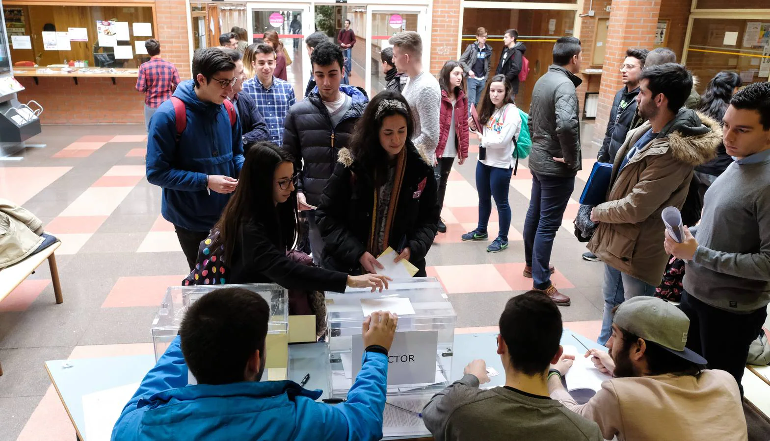 La primera vuelta de las elecciones dejará algunas pistas relevantes sobre el futuro inmediato | Agustín García Matilla y Daniel Miguel repiten (en el segundo caso, para renovar en el cargo) y aparecen como aspirantes nuevos Ángel Marina y Antonio Largo