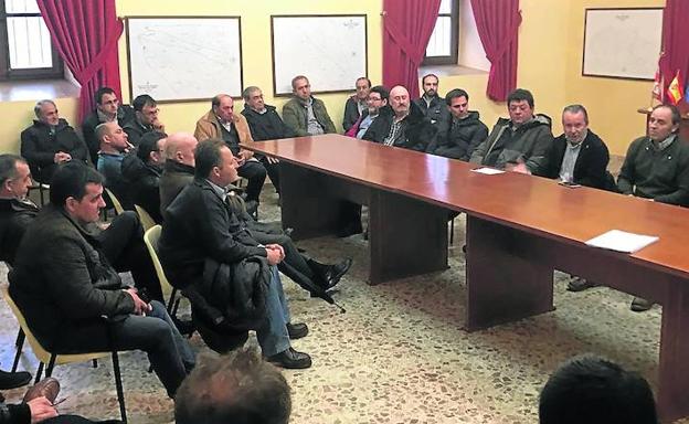 Asistentes a la reunión de las juntas agropecuarias celebrada en Medina.