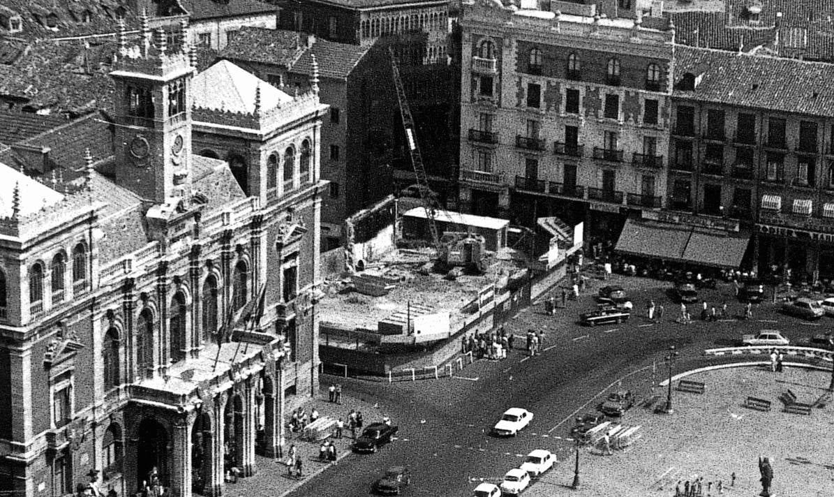 Construcción de la actual sede del Banco Santander en la Plaza Mayor, en febrero de 1979.