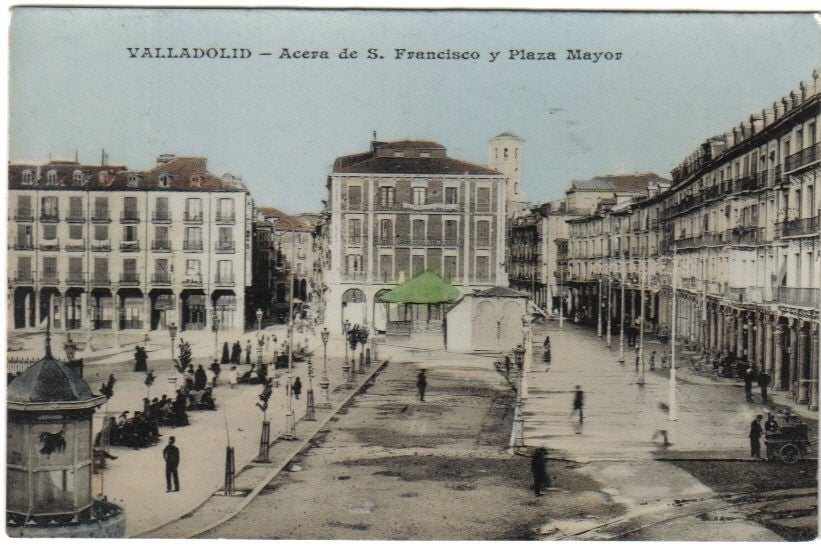 Foto archivo sin datar de la acera de San Francisco, en la Plaza Mayor de Valladolid.