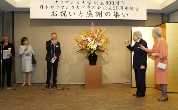 El rector, Ricardo Rivero,en la recepción ofrecida por loe emperadores japoneses.