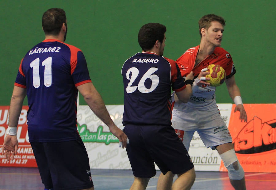 Fotos: Balonmano Nava - Covadonga