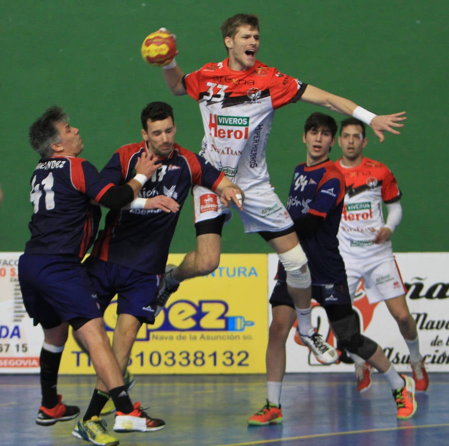 Fotos: Balonmano Nava - Covadonga