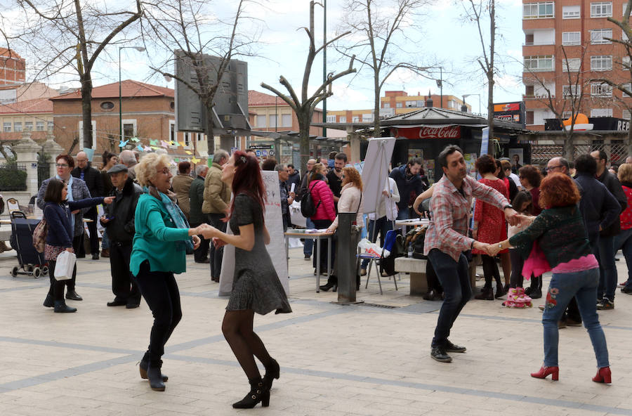 Fotos: Jornada vecinal en la Plaza del Carmen, con la Red Delicas