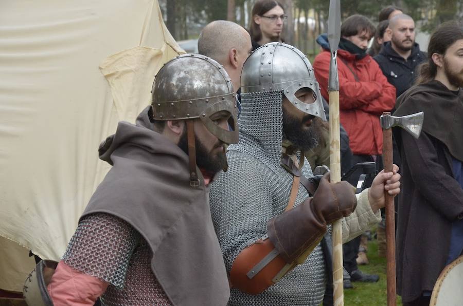 Fotos: Escenificación de una batalla entre tropas hispanas y vikingas