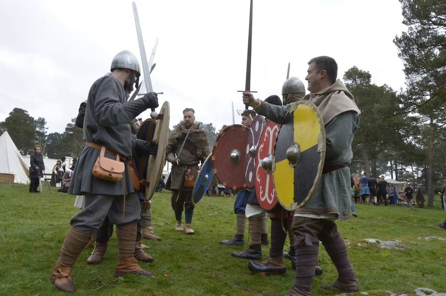 Fotos: Escenificación de una batalla entre tropas hispanas y vikingas