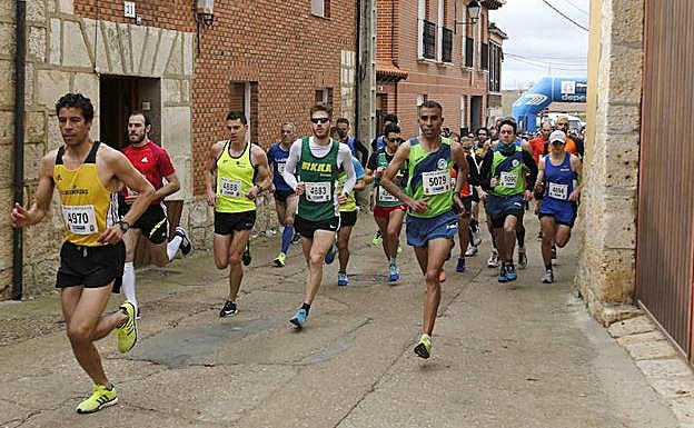 Wadie Hamimouch, a la derecha, se coloca en el grupo de cabeza. 