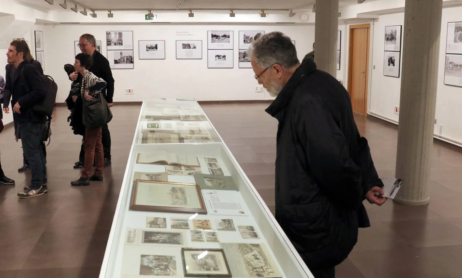 Una exposición que refleja la transformación de espacios emblemáticos de la ciudad a través del material gráfico del Archivo Municipal de Valladolid, de la Fundación Joaquín Díaz y fotografías de Jean Laurent, Bernardo Maeso, Luis del Hoyo, Patricio Cacho y Marcelino Muñoz