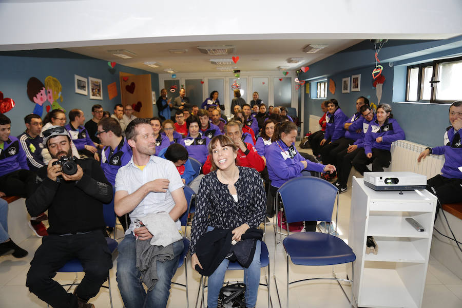 Fotos: Visita de la actriz Athenea Mata a la fundación San Cebrian