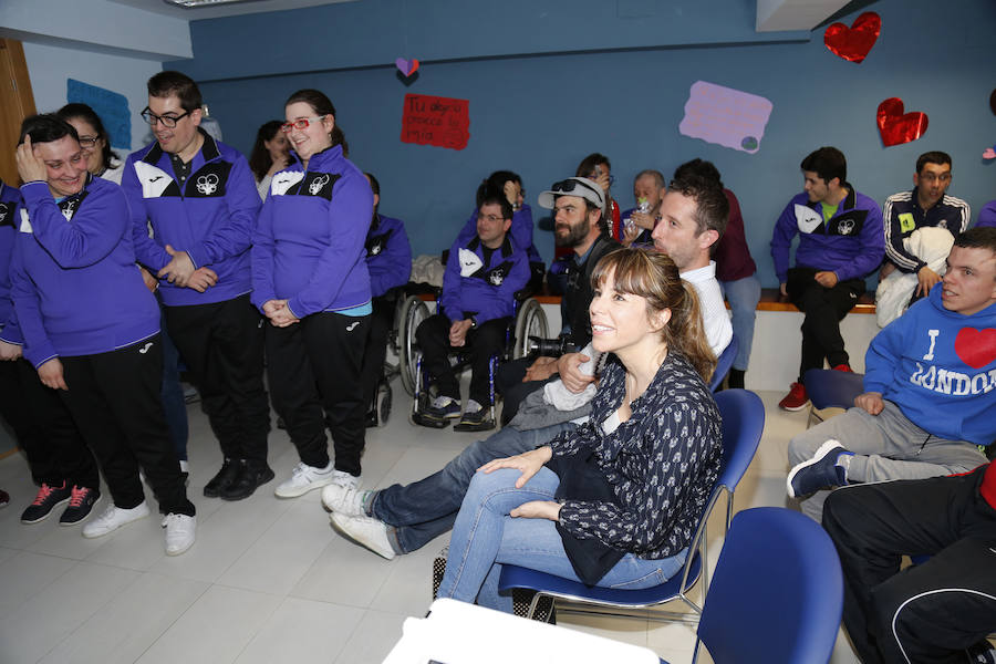 Fotos: Visita de la actriz Athenea Mata a la fundación San Cebrian