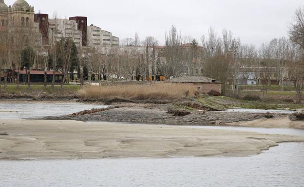 Aspecto que presenta actualmente el río tras la bajada del caudal. 