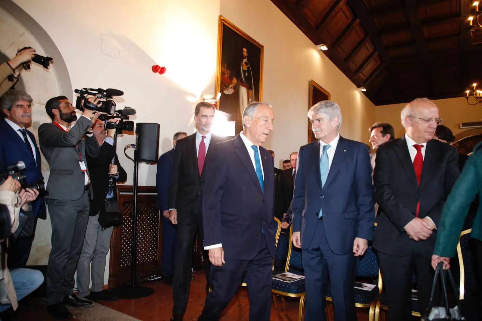 El presidente del Portugal, Marcelo Rebelo de Sousa, concluye en Salamanca su visita de Estado de tres días a España con un acto en el paraninfo de la Universidad más antigua del país en compañía de Felipe VI.