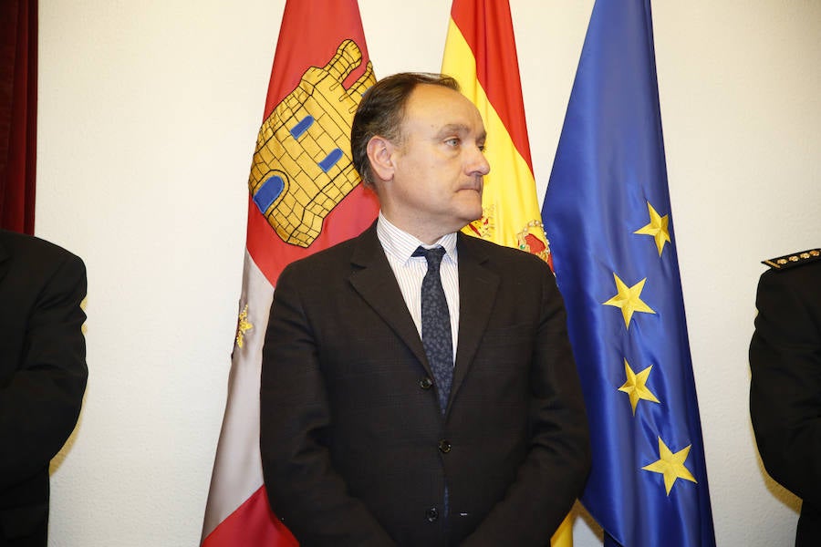 El Cuerpo Nacional de Policía fue merecedor de un nuevo reconocimiento con la entrega de la Orden del Mérito Civil a dos de sus miembros: Aníbal Moro Alonso y Fernando Martín Moro.