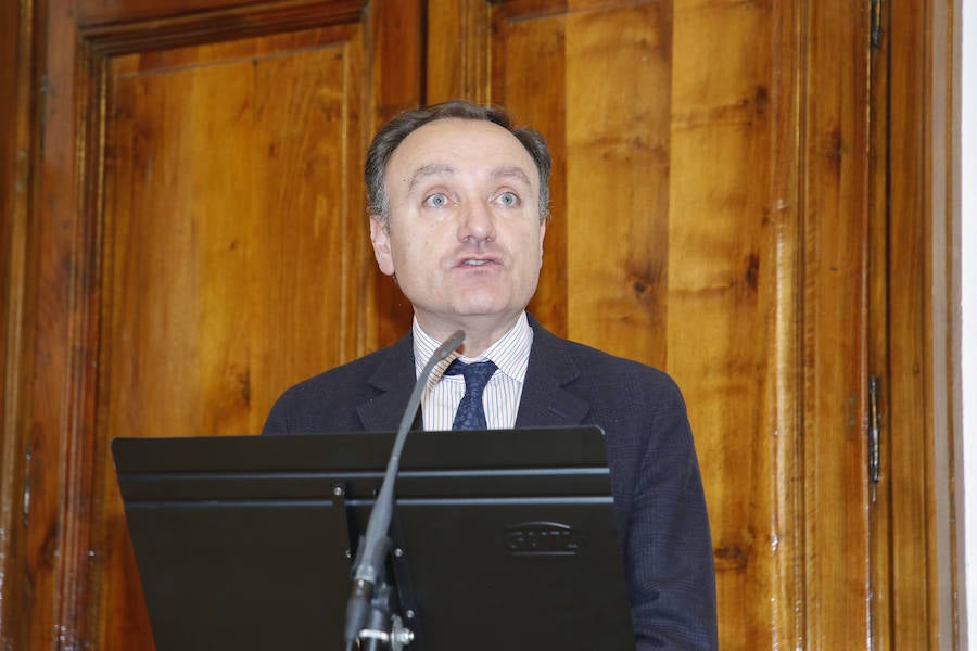 El Cuerpo Nacional de Policía fue merecedor de un nuevo reconocimiento con la entrega de la Orden del Mérito Civil a dos de sus miembros: Aníbal Moro Alonso y Fernando Martín Moro.