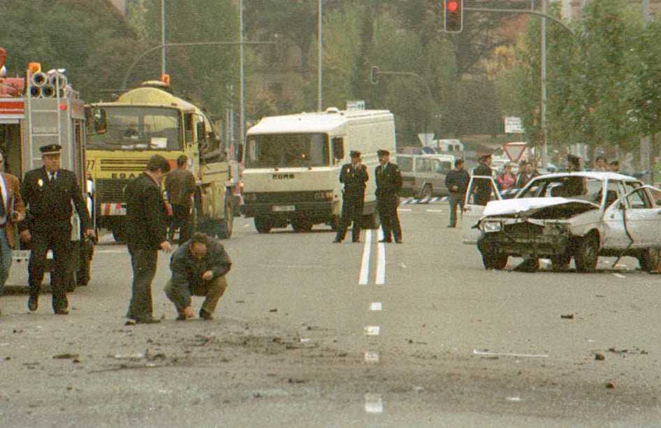 10 de noviembre de 1995. Juan José Aliste, capitán de Infantería, sufre un atentado con una bomba adosada en su coche en Salamanca. Sobrevivió pero le fueron amputadas las dos piernas.