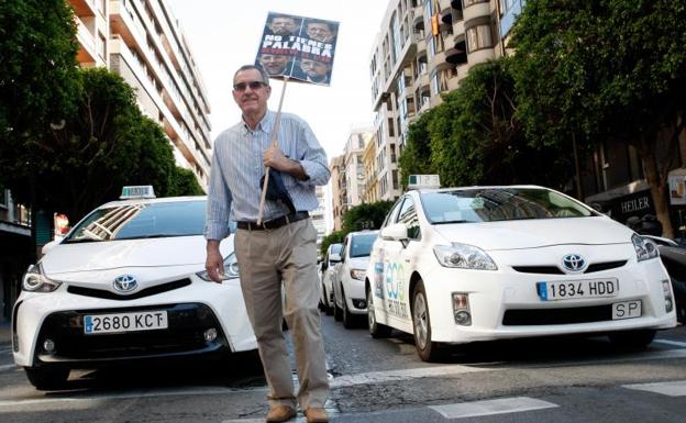 Taxistas, protestando contra Uber y Cabify.